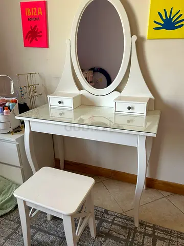 Dressing table