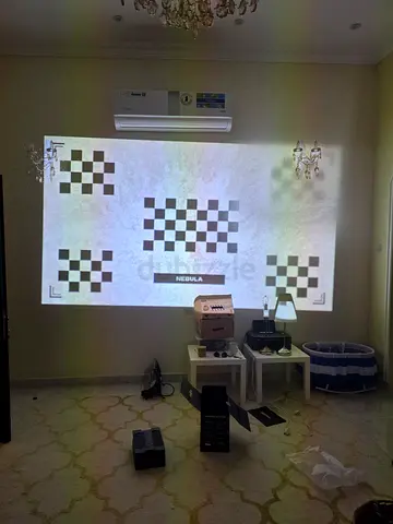 Portable 185Wh Power Bank / Built-in Projector (Boxed)