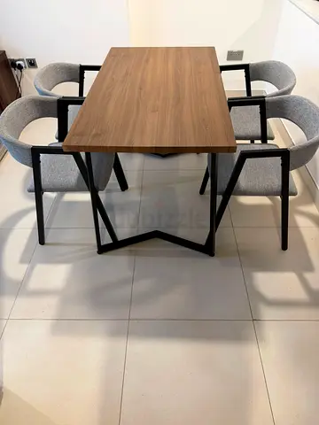 Dining Table + 4 Chairs