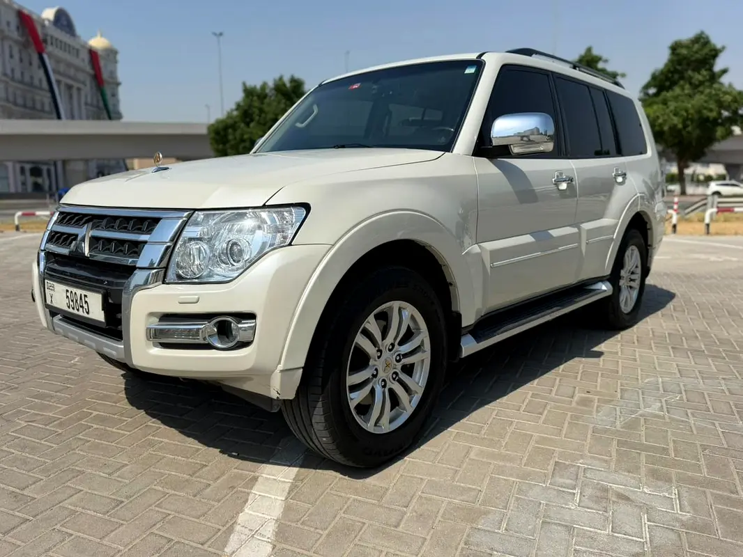 Mitsubishi Pajero 2020 — photo 1 of 18