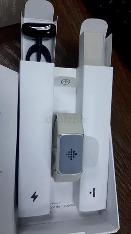 FITBIT CHARGE 6  ACTIVITY TRACKER(GA05185-NA) PORCELAIN / SILVER