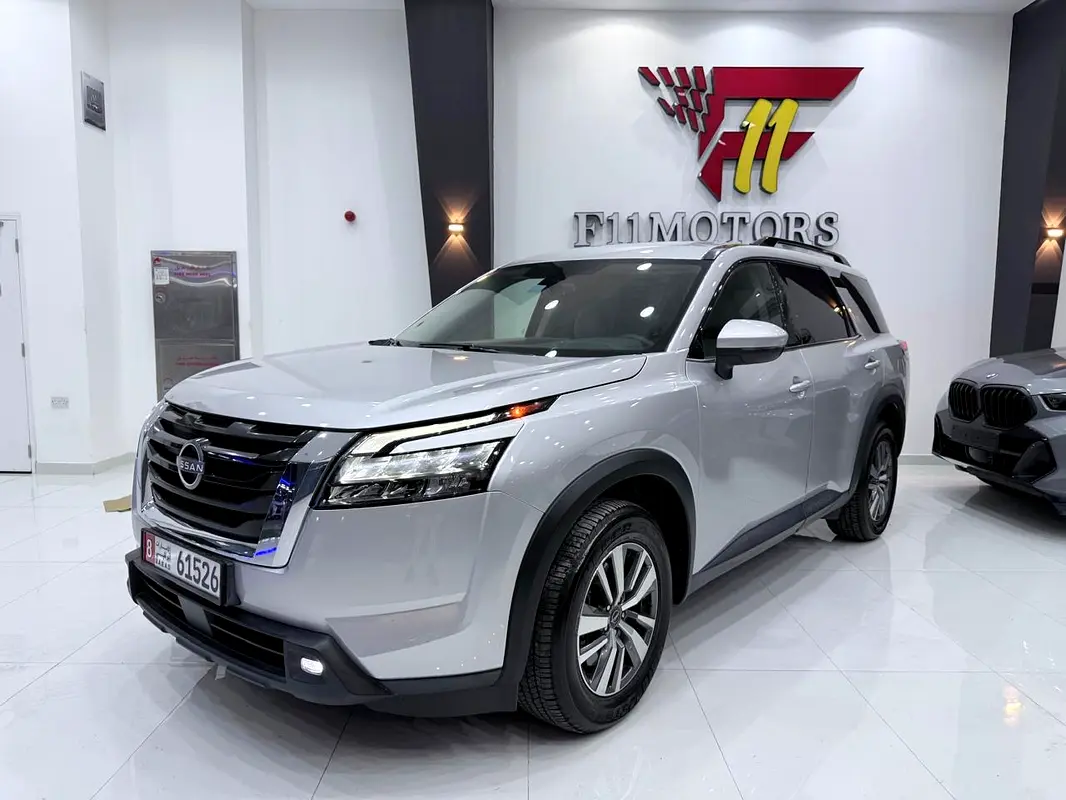 Nissan Pathfinder 2023 — photo 1 of 15