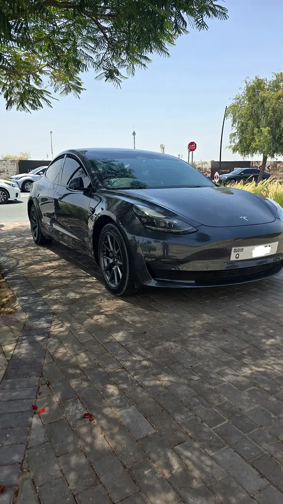 Tesla Model 3 2023 — photo 1 of 9