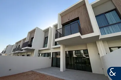 Middle Kitchen | Brand New Unit | 3 Bed