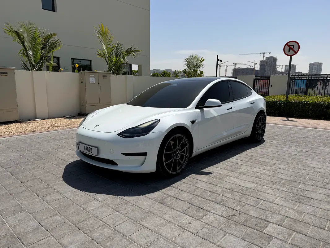 Tesla Model 3 2021 — photo 1 of 11