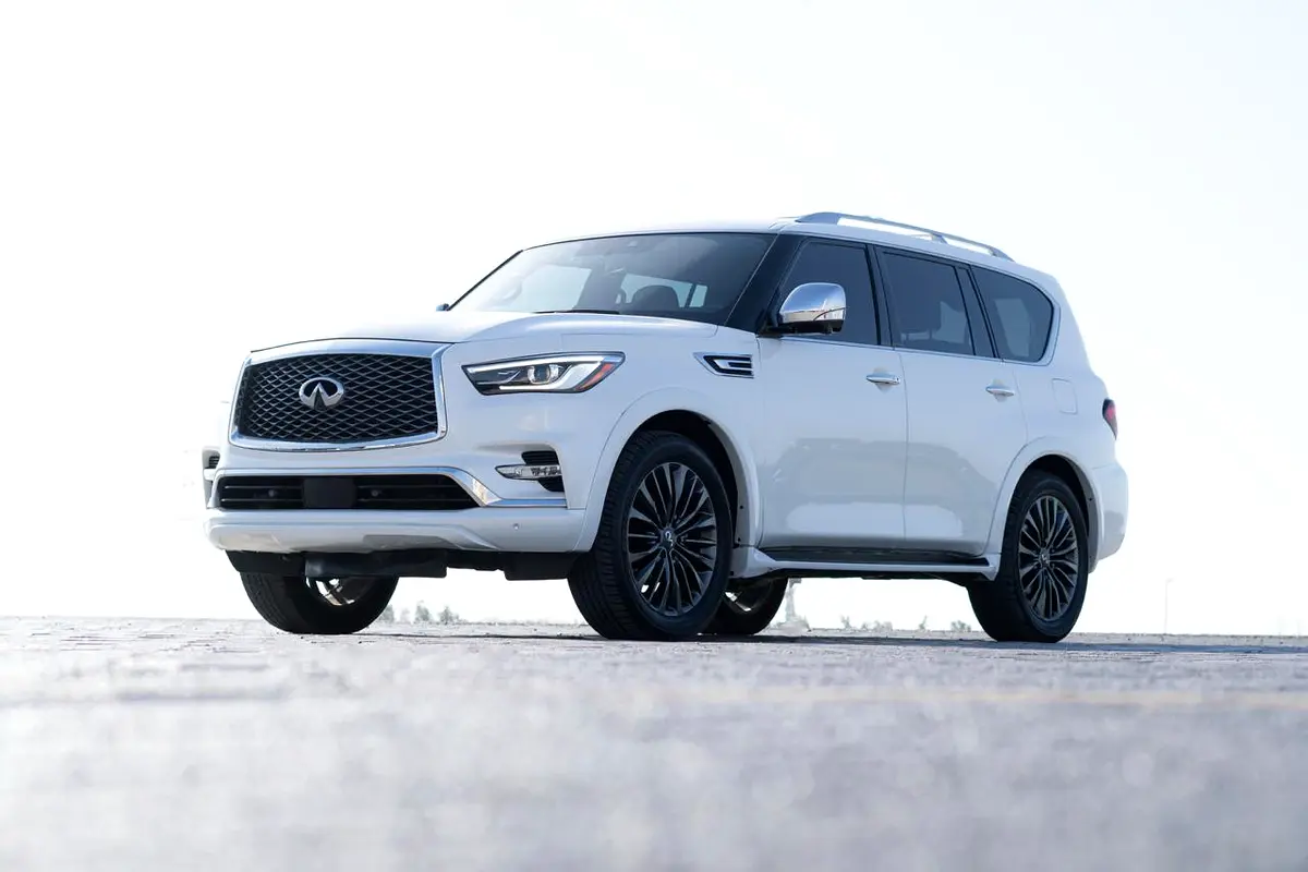 Infiniti QX80 2024 — photo 1 of 20