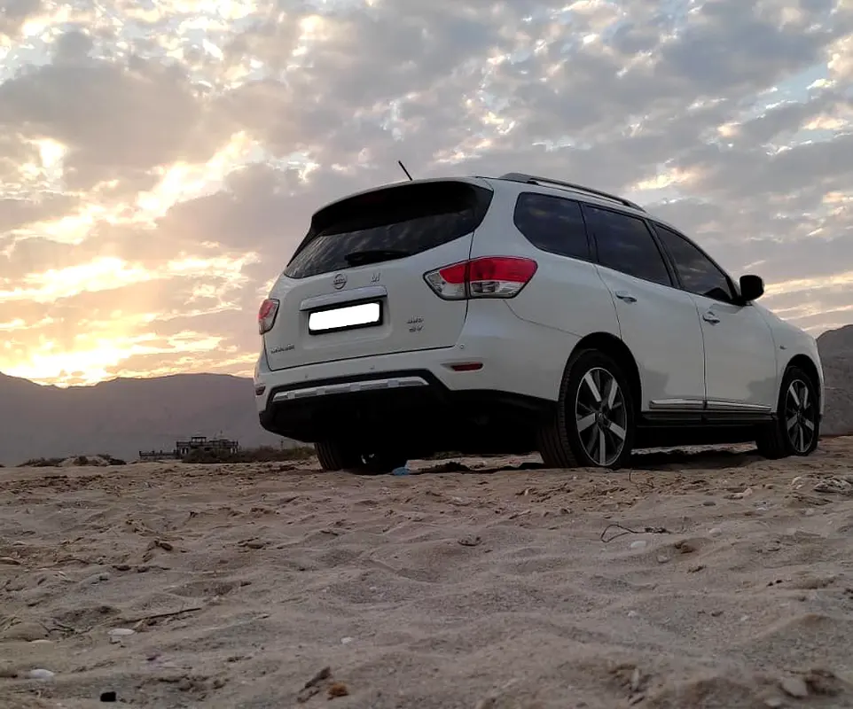 Nissan Pathfinder 2015 — photo 1 of 10