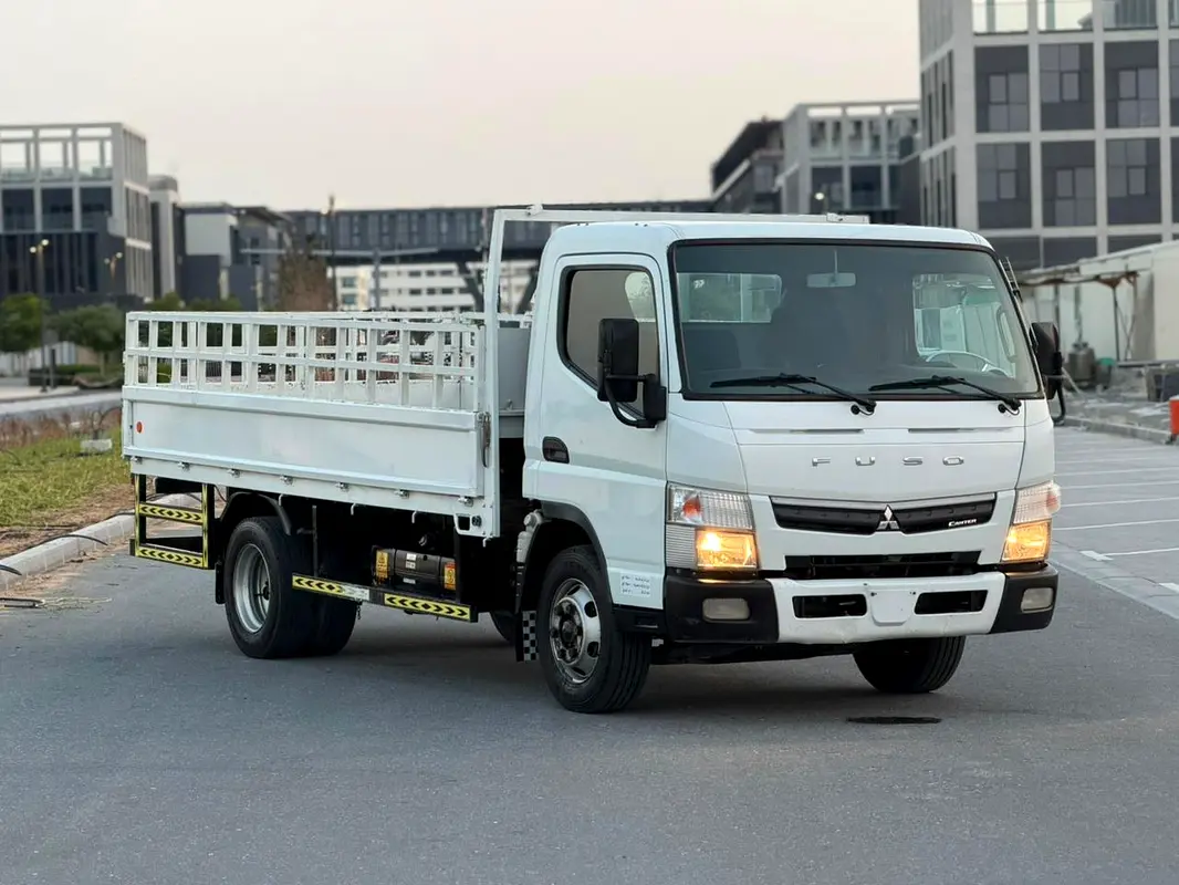 Mitsubishi Canter 2021 — photo 1 of 7