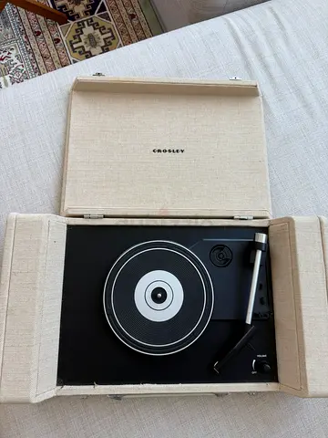 Crosley Portable Turntable in Case — Good Working Condition