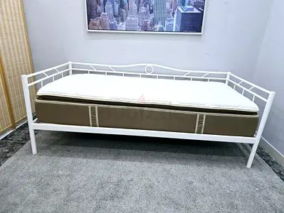 White Metal Daybed Frame with Mattress — Good Condition