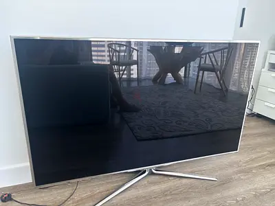 60inch Samsung LED Smart TV with Stand - Good Condition
