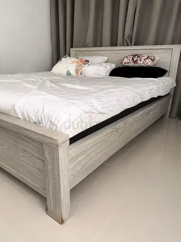 King-size Wooden 3 pieces bedroom in Light Grey Oak Finish - with a medical mattress.