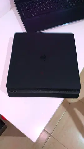 Ps4 slim in amazing condition