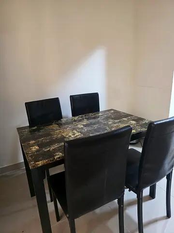 4 seater dinning table and chair