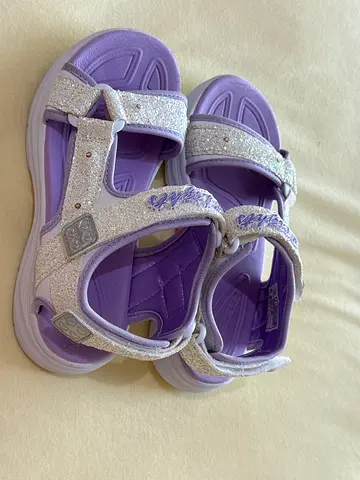 Skechers girl’s shoes with lights