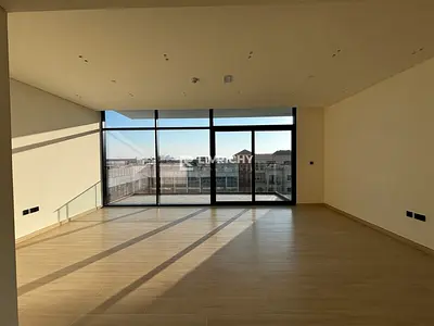 MODERN OFFICE | SKYLINE VIEWS | PRIME LOCATION
