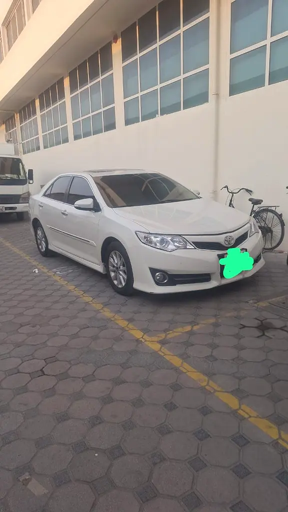 Toyota Camry 2012 — photo 1 of 4