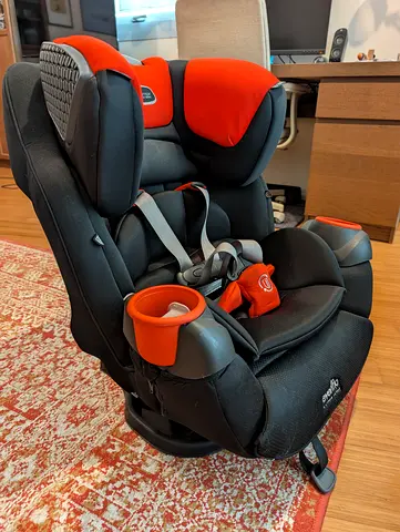 Evenflo convertible car seat with cup holders - excellent condition