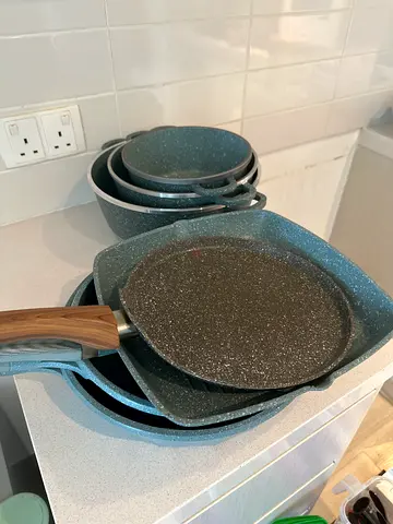 Set of non-stick frying pans lightly used