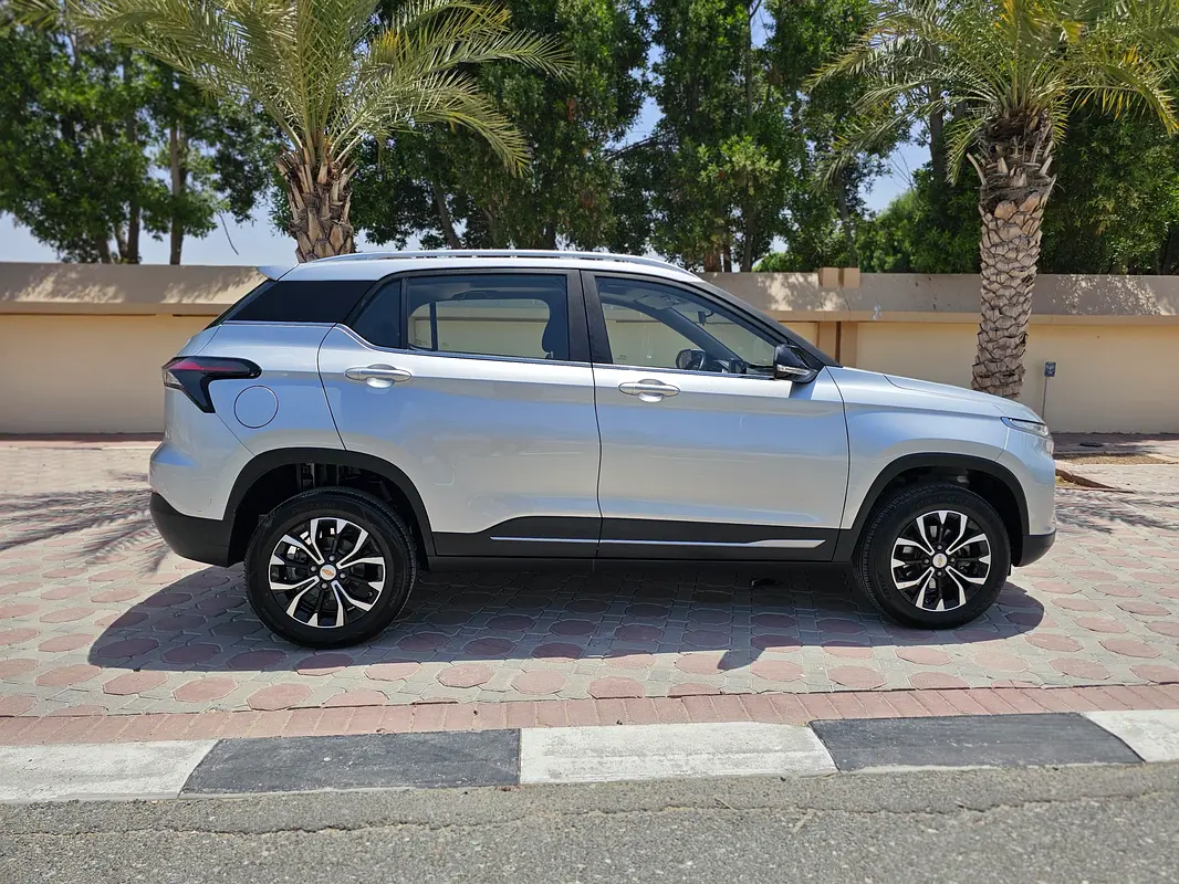 Chevrolet Groove 2023 — photo 1 of 13