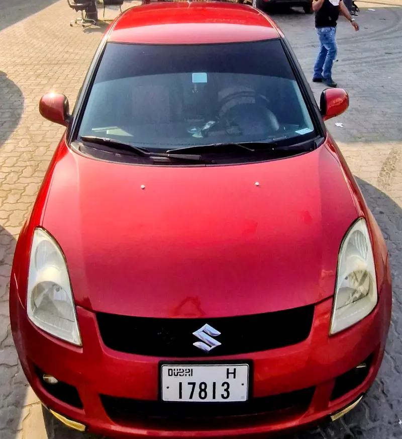 Suzuki Swift 2011 — photo 1 of 7