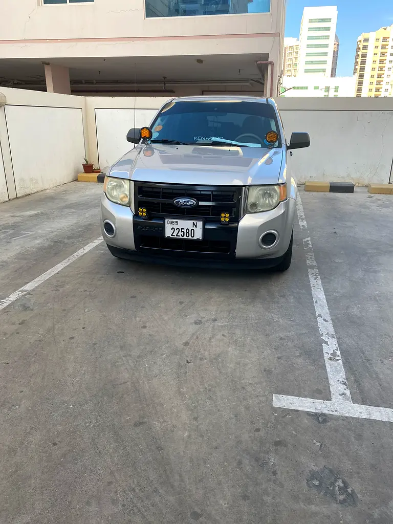 Ford Escape 2009 — photo 1 of 3
