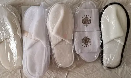 Bundle of 5 New Disposable Spa/Hotel Slippers (White)