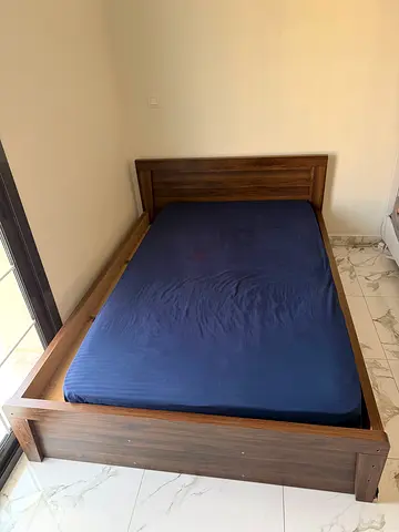 Modern Wooden Queen Size Bed Frame 140 cm with FREE mattress 120 cm