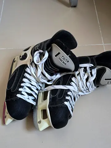 Ice skating shoes size 39