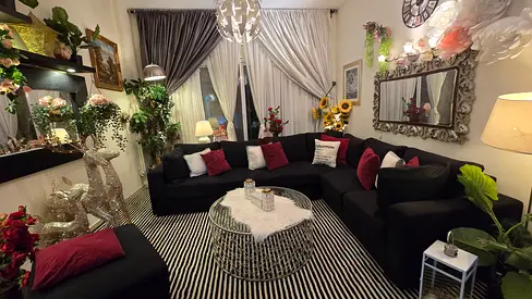 BEAUTIFUL LUXURY HOME CENTER L SHAPE 8 SEATER SOFA WITH FOOT STOOL UNDER STOREG ONLY 850