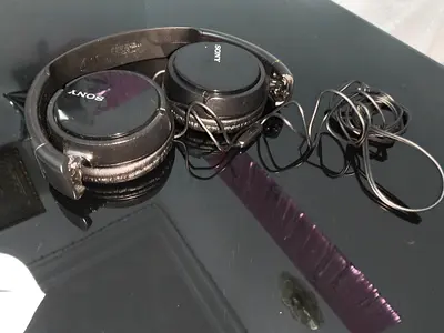 Used Sony wired on-ear headphones - working, some cosmetic wear