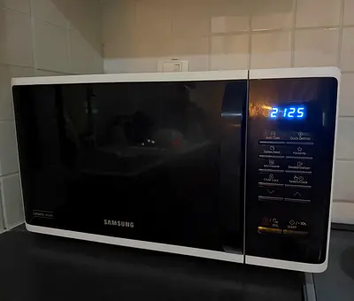 Samsung 23L Solo Microwave (Black) - perfect condition