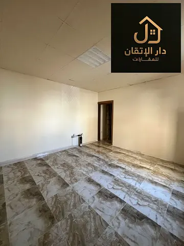 فرصة رائعة للإيجار استديو مساحة واسعة بمنطقة القاسمية  يوجد تكيف اسبليت