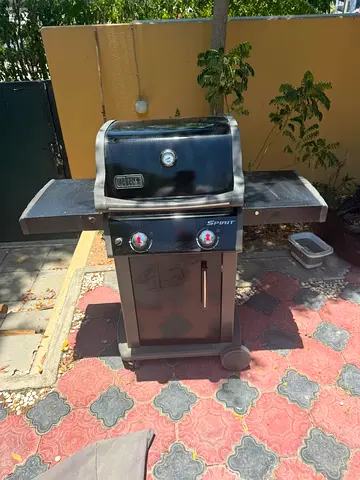 Weber Spirit gas BBQ grill in good working condition