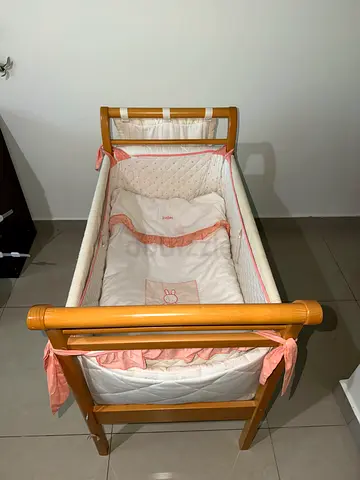 Wooden Baby Crib Bed with Junior Mattress and Bedding