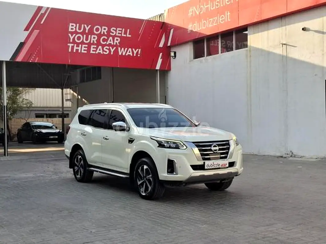 Nissan Xterra 2021 — photo 1 of 16