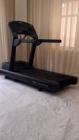 Life fitness treadmill