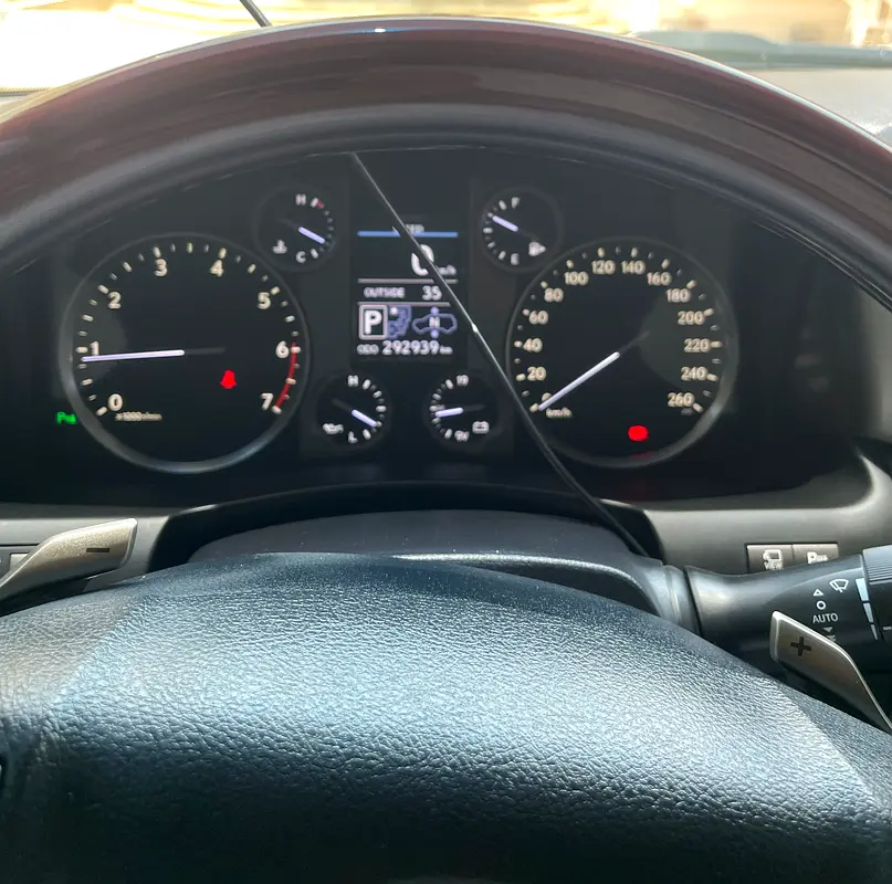 Lexus LX-Series 2013 — photo 1 of 12