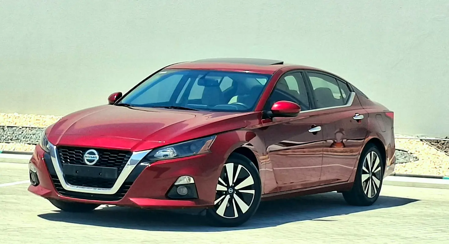 Nissan Altima 2022 — photo 1 of 12