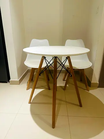 Small round dining table with 2 matching white chairs - good condition