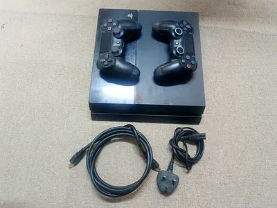 Modded ps4 1tb with 2 controllers 32 games inside