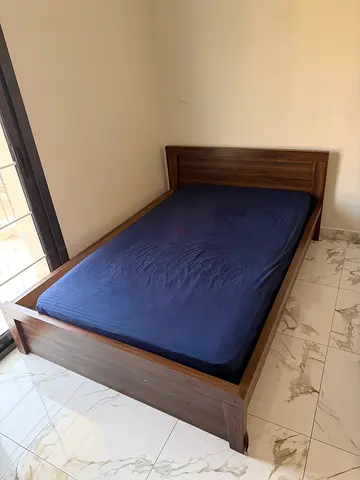 Modern Wooden Queen Size Bed Frame 140 cm with mattress 120 cm