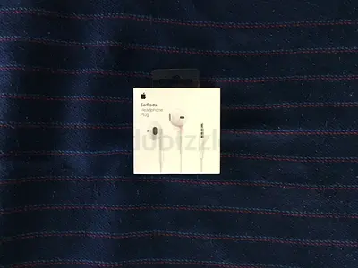 Original Apple EarPods (3.5mm Headphone Plug)