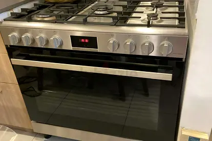 Bosch Stainless Steel 5-Burner Gas Range with Electric Oven - Good Condition