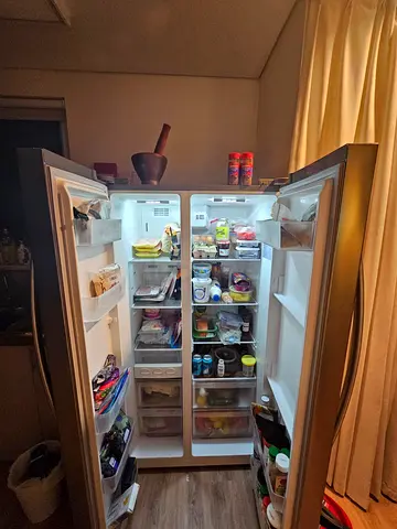 Large double-door refrigerator - good working condition Brand: Midea