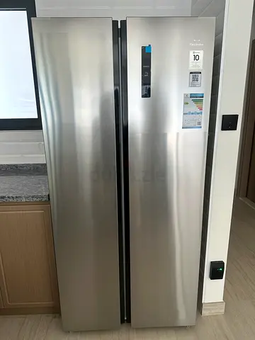 Stainless Steel Side-by-Side Refrigerator - Excellent Condition (Brand New)