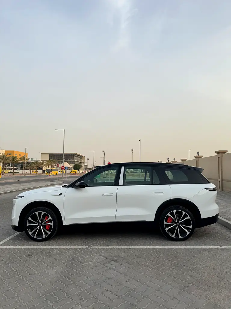 NIO EL8 2024 — photo 1 of 12