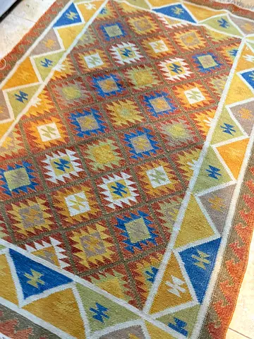 Handwoven Kilim-Style Runner Rug — Warm Geometric Pattern, Good Condition 126 x 185