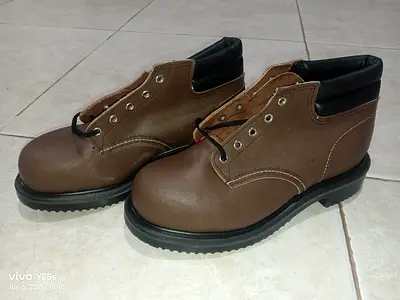Red wing safety shoes never used brown color size 42