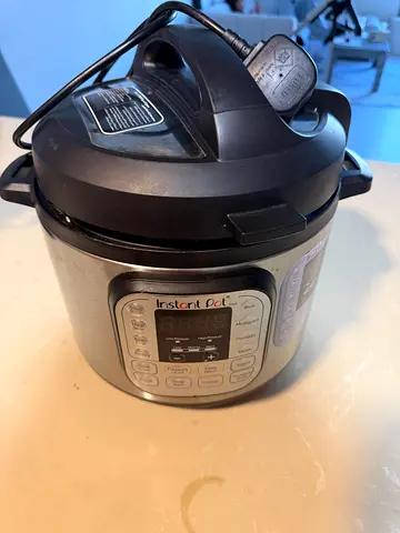 Instant Pot Electric Pressure Cooker (6L) - Good Working Condition